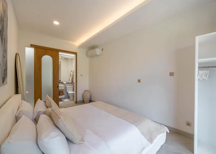 Hawk - Aesthetically Pleasing 4br In Canggu (Bali)