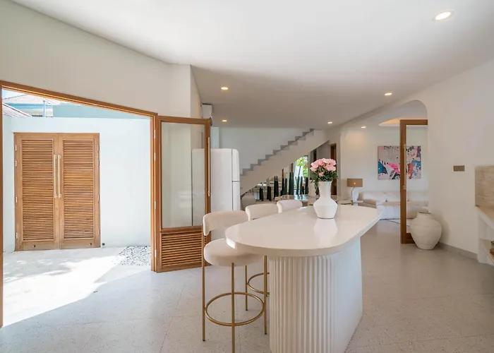 Hawk - Aesthetically Pleasing 4br In Villa