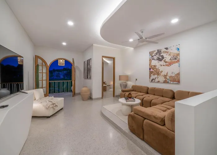 Hawk - Aesthetically Pleasing 4br In * Canggu (Bali)