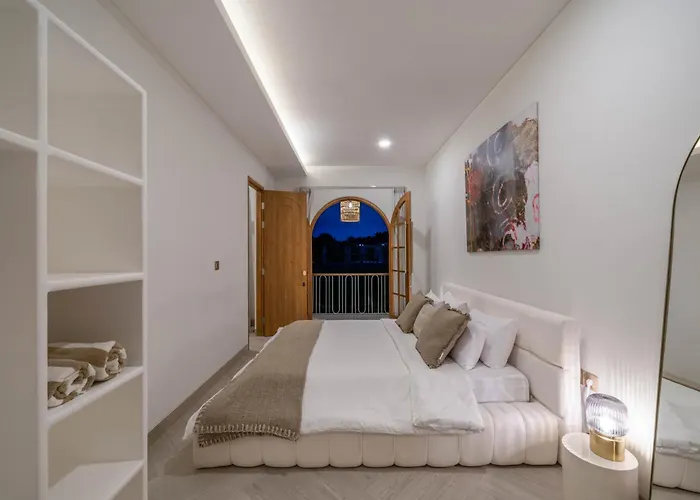 Hawk - Aesthetically Pleasing 4br In Canggu (Bali)
