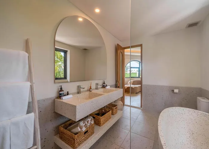 Villa Hawk - Aesthetically Pleasing 4br In Canggu (Bali)