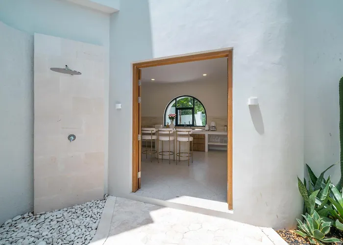 Hawk - Aesthetically Pleasing 4br In * Canggu (Bali)