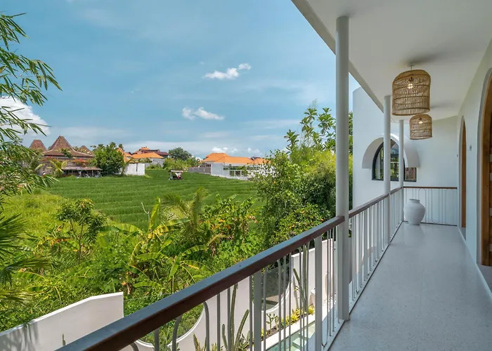Hawk - Aesthetically Pleasing 4br In Villa Canggu (Bali)