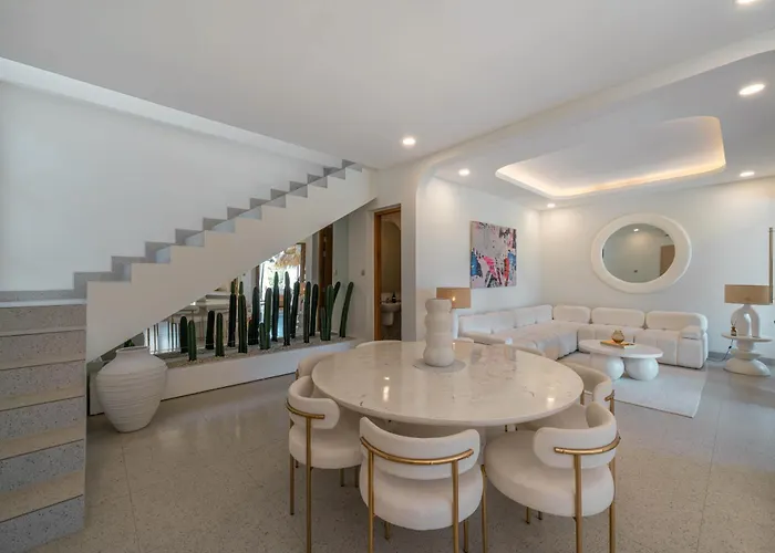 Hawk - Aesthetically Pleasing 4br In * Canggu (Bali)