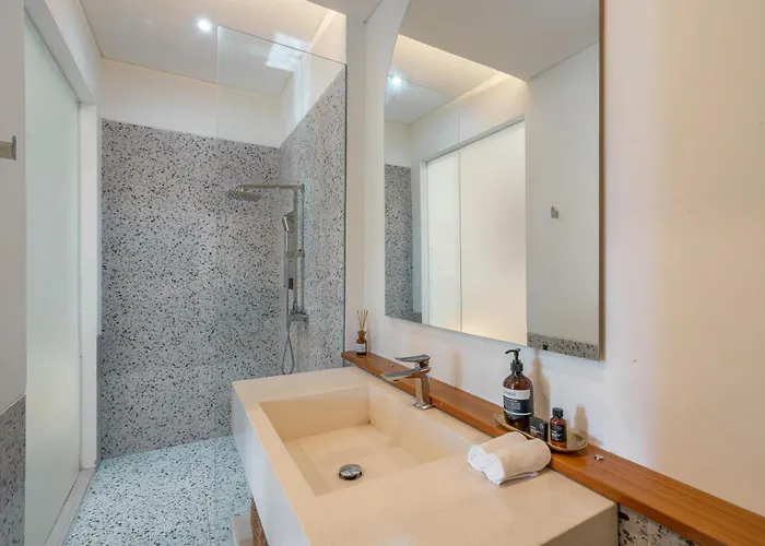 Hawk - Aesthetically Pleasing 4br In Villa Canggu (Bali)