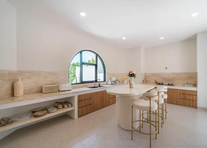 Hawk - Aesthetically Pleasing 4br In * Canggu (Bali)