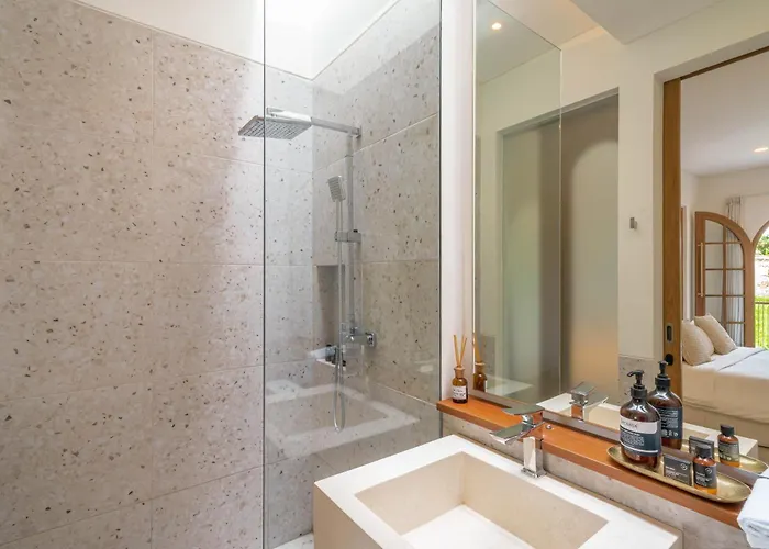 Hawk - Aesthetically Pleasing 4br In Canggu (Bali)