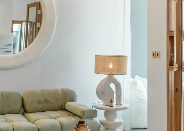 Hawk - Aesthetically Pleasing 4br In Villa Canggu (Bali)