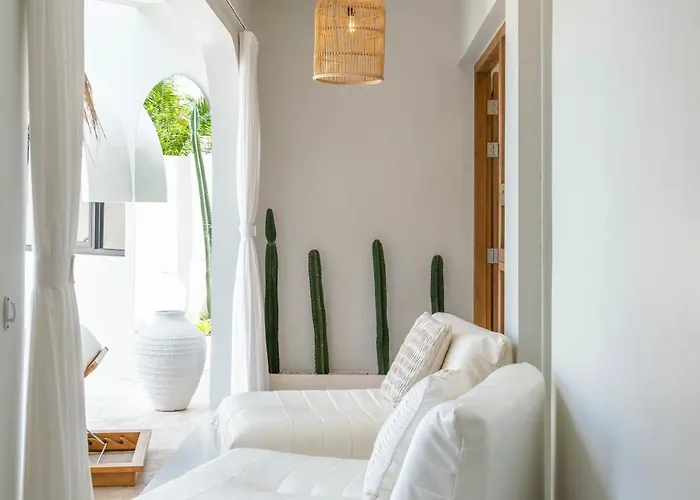 Hawk - Aesthetically Pleasing 4br In Villa