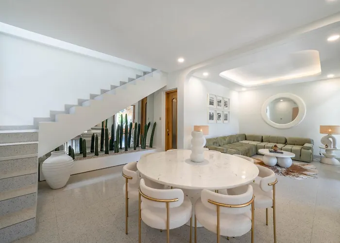 Hawk - Aesthetically Pleasing 4br In Villa Canggu (Bali)