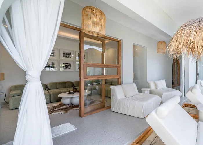 Hawk - Aesthetically Pleasing 4br In * Canggu (Bali)