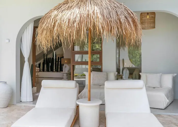 Hawk - Aesthetically Pleasing 4br In * Canggu (Bali)